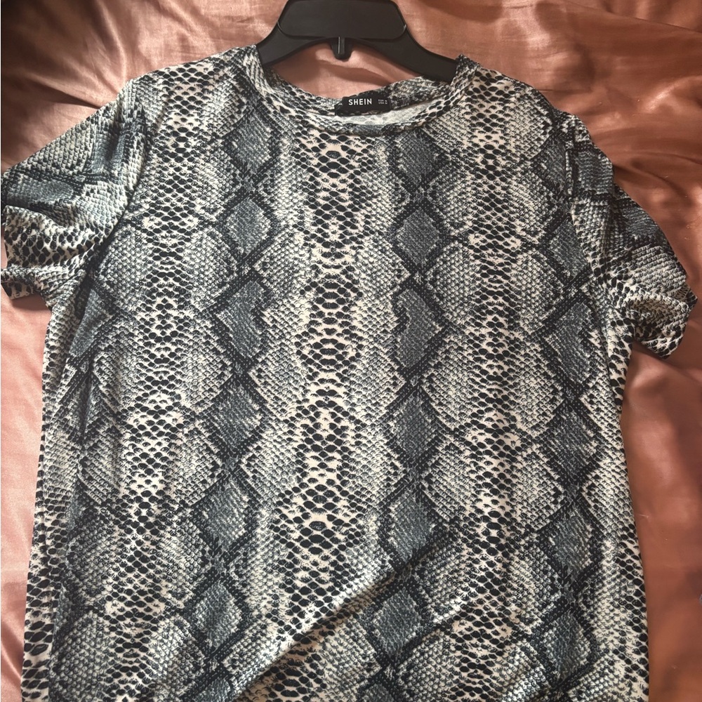 SHEIN Monochrome Snake Pattern Tee